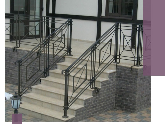 Перила для крыльца в Кореновске — монтаж, изготовление и установка