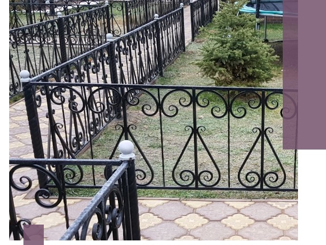 Кованые газонные ограждения под ключ в Кореновске